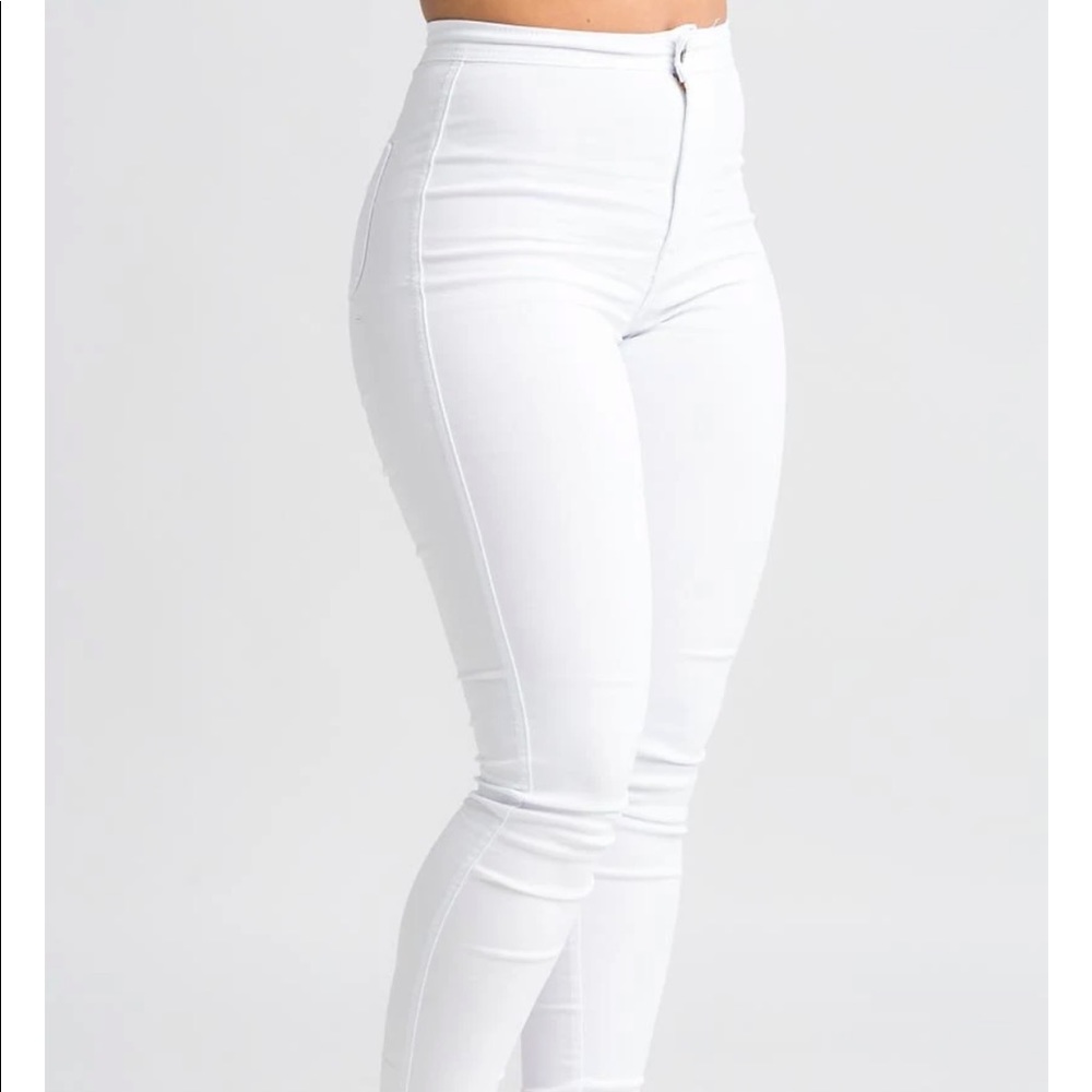 🔥🔥🔥🔥 Bright White jeans never worn